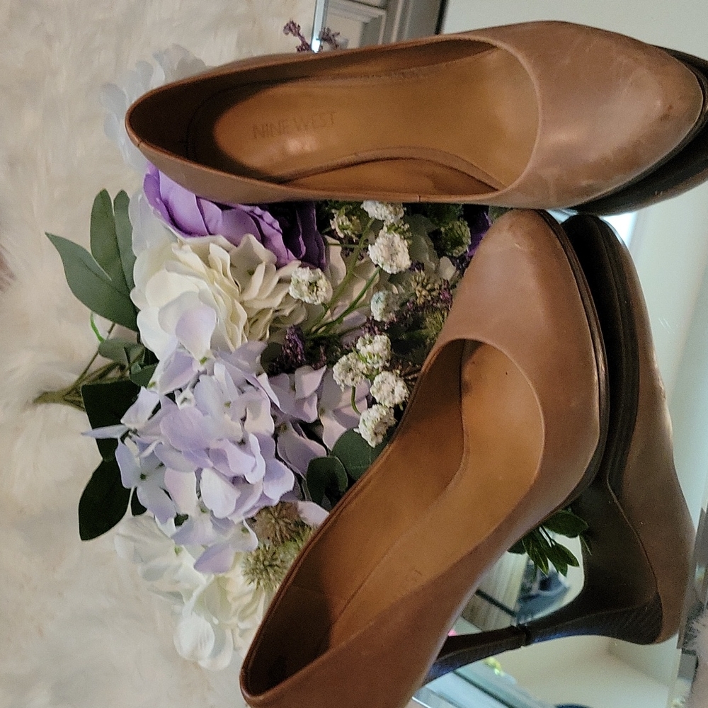 Preloved Pumps